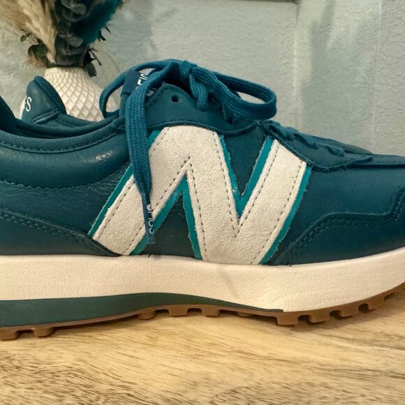 FIGS x New Balance 327 Caribbean Blue – Size 8 – New in Box – Limited Edition - Picture 11 of 16